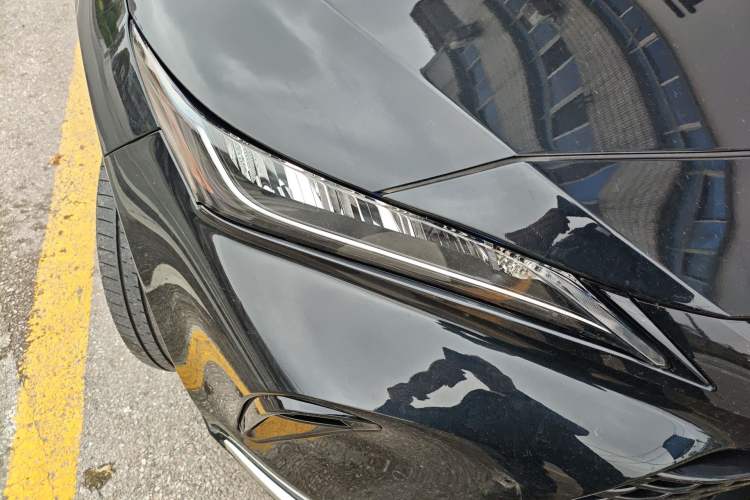 Used Toyota Venza 2023 2.0L CVT Two-Wheel Drive Luxury Edition Right Front Headlight