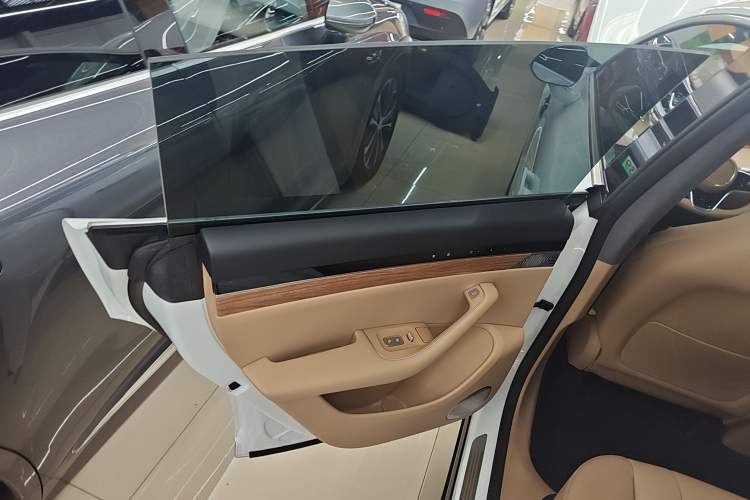 Used Hima Luxeed R7 2024 All-Electric 736 km Ultra Left Rear Door Interior