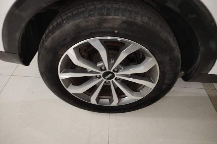 Used Wey VV6 2019 2.0T Two-Wheel-Drive Ultra-Luxury Version China VI Standard Right Rear Wheel Hub