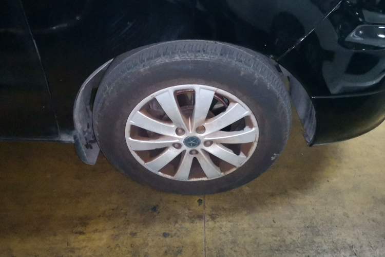 Used JAC Group Refine M5 2016 2.0T Gasoline Automatic Business Edition Right Front Wheel Hub