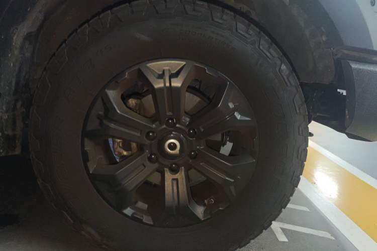 Used Great Wall Poer 2023 2.0T Off-Road Version Automatic Diesel Four-Wheel Drive High-End Edition Right Front Wheel Hub