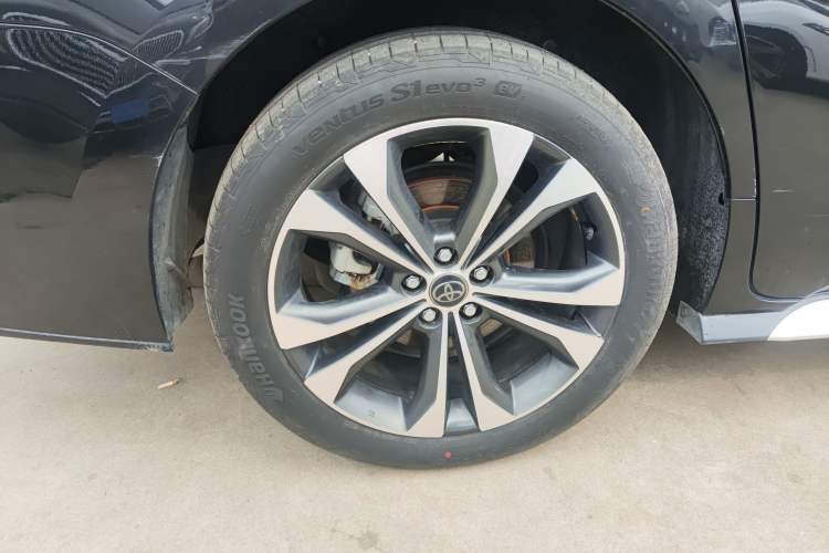 Used Toyota Granvia 2023 2.5L Hybrid Flagship VIP Edition