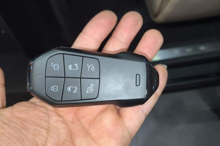 Used XPeng X9 2024 640 All-Wheel Drive High-Performance Max
