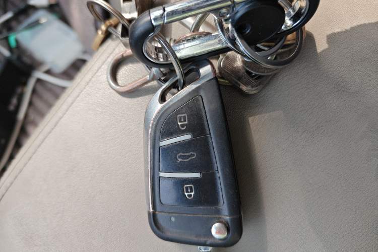 Used JAC Group Binyue 2012 2.0L Automatic Luxury Version
