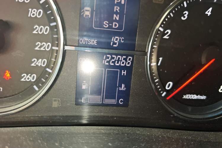 Used Toyota Reiz 2009 2.5S Comfort Edition Odometer Close Up