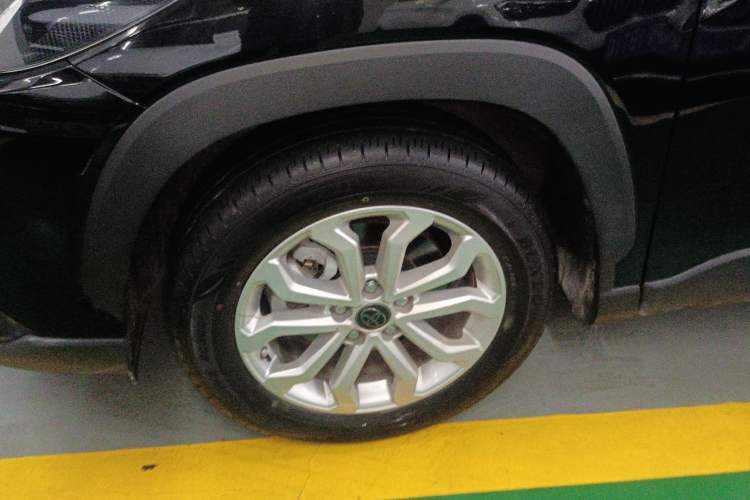 Used Toyota FRONTLANDER 2022 2.0L CVT Elite Edition Left Front Wheel Hub