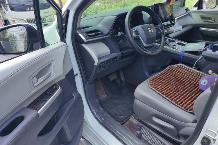 Used Toyota Granvia 2023 2.5L Hybrid Comfort Edition