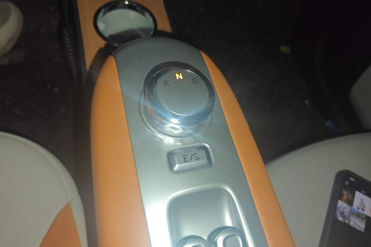 Used CHANGAN NEVO Lumin 2025 301km Honey Dew Edition Gear Lever