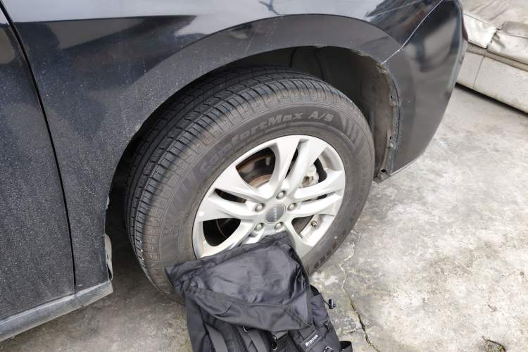 Used Haval M6 2018 1.5T Manual Two-Wheel Drive Elite Model Right Front Wheel Hub