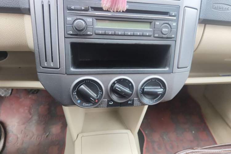 Used Volkswagen Polo 2009 Jingqu 1.4L Manual Elegant Edition Audio And AC Panel