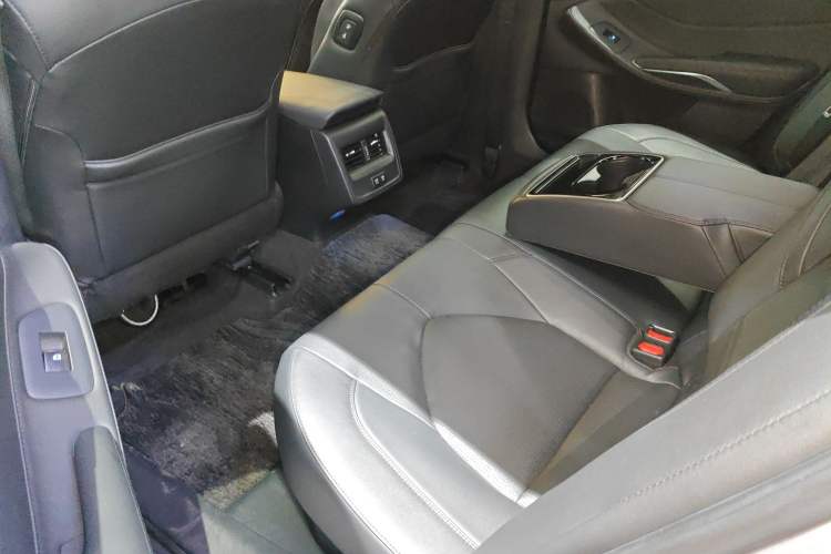 Used Toyota Avalon 2019 Dual-Engine 2.5L Luxury Edition China VI Standard