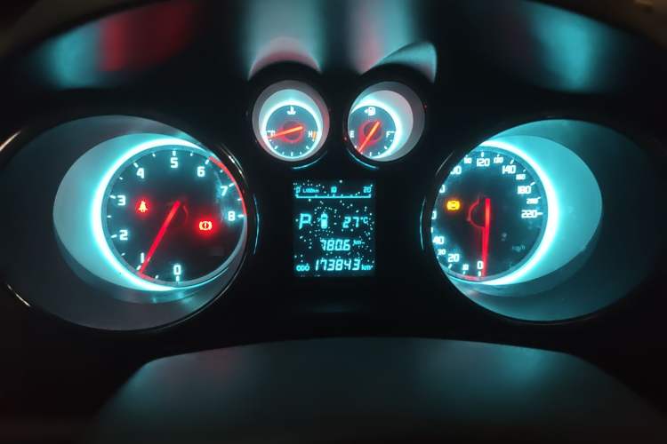 Used CHANGAN CS35 2012 1.6L Automatic Luxury Version China IV Standard
