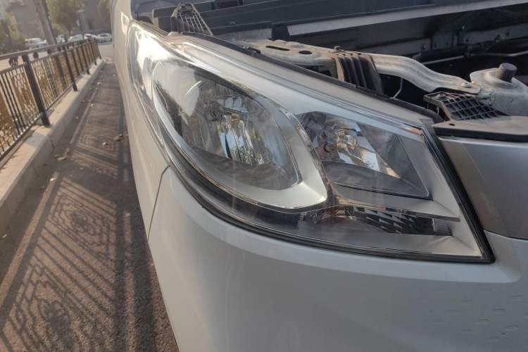 Used SAIC MAXUS EV30 2023 Pure-Electric Smart Logistics Expert with Long Wheelbase—Equipped with CATL Power Battery