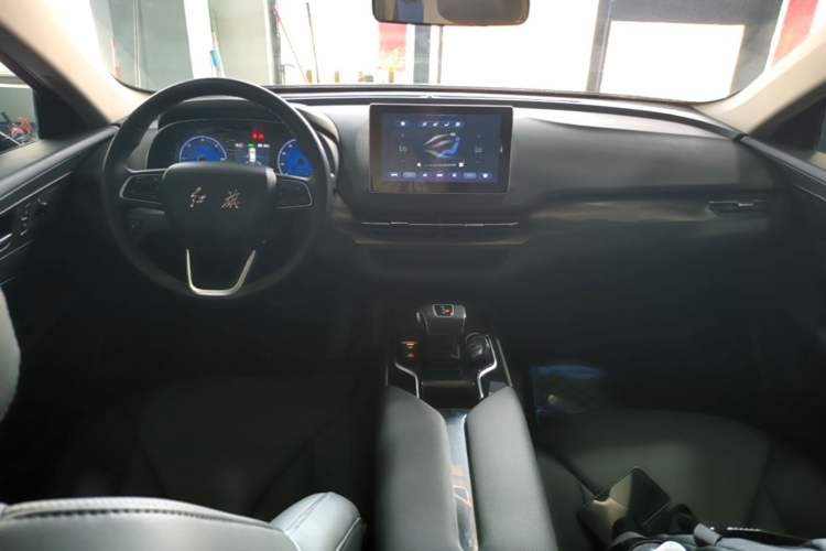 Used Hongqi E-QM5 2022 431 km Charge & Enjoy Edition
