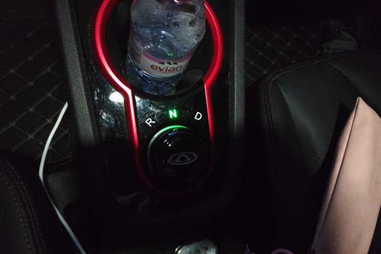 Used Chery QQ Little Ant 2022 Revised Version Sweet Pink Edition Half-Sugar Version Lithium Iron Phosphate 30.7 kWh 30 kW 301 km Gear Lever