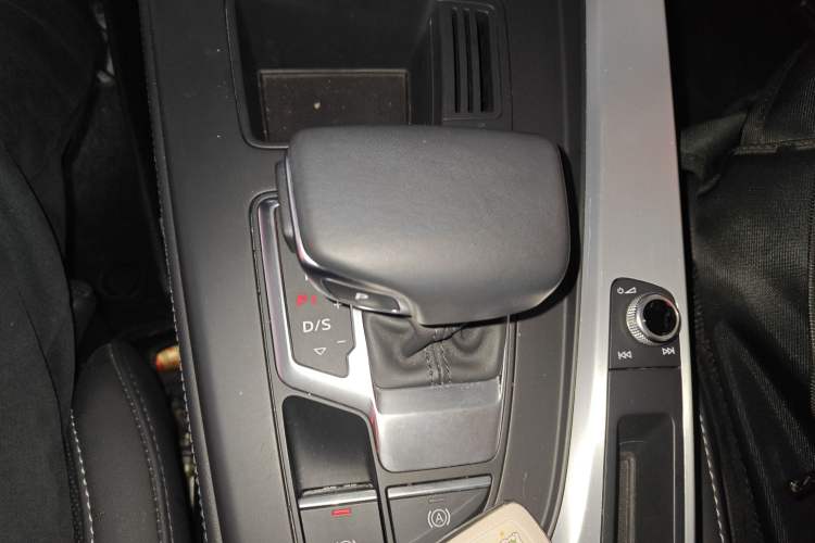 Used Audi A4L 2022 40 TFSI Luxury Dynamic Model