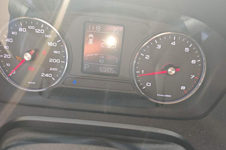 Used Roewe RX5 2016 20T Two-Wheel Drive Automatic Internet Smart Edition
