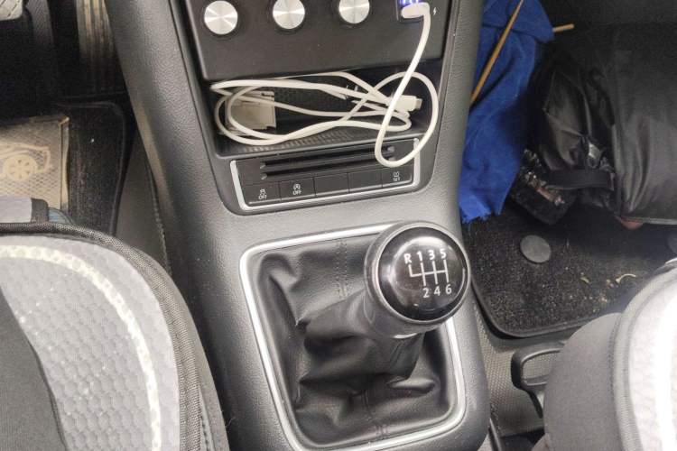 Used Volkswagen Tiguan 2015 1.4TSI Manual Two-Wheel Drive BlueMotion Edition Gear Lever