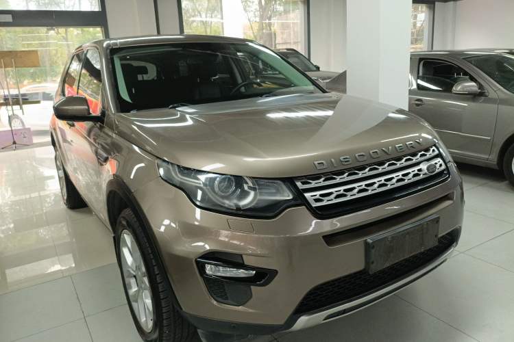 Used Land Rover Discovery Sport 2016 2.0T HSE Front Right 45 Deg