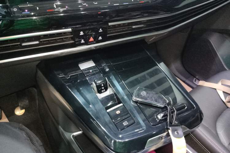 Used Volkswagen Talagon 2022 380TSI All-Wheel-Drive Luxury Prestige Pro 7-Seater Gear Lever