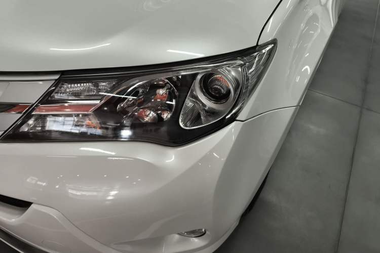 Used Toyota RAV4 2015 2.0L CVT Two-Wheel Drive Fashion Edition
