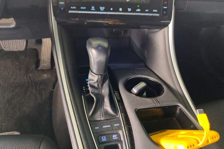 Used Toyota Avalon 2022 Dual-Engine 2.5L Luxury Edition Gear Lever