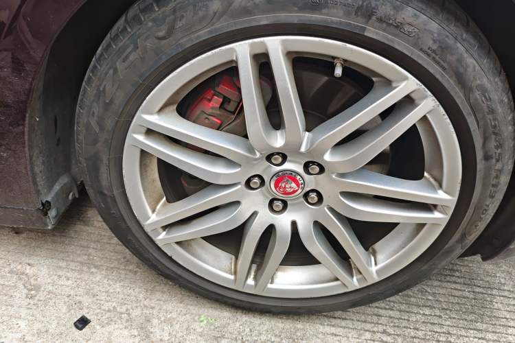 Used Jaguar XJ 2018 XJL 3.0 SC Two-Wheel-Drive Elegant Business Edition Right Front Wheel Hub