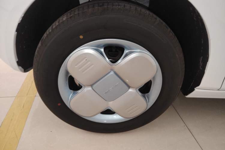 Used Geely Galaxy Panda 2024 Panda Mini 200km Endurance Bear Left Front Wheel Hub