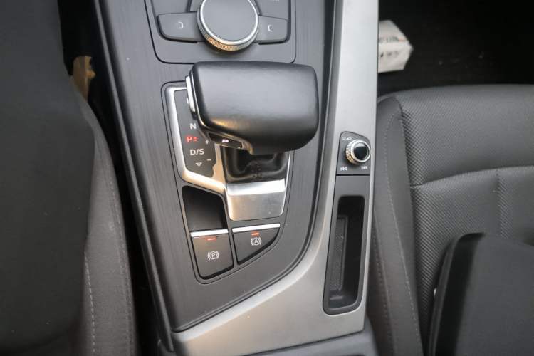 Used Audi A4L 2019 40 TFSI Ambition China VI
