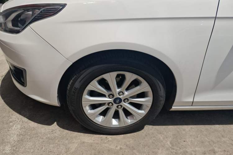 Used Ford Escort 2017 Happiness Edition 1.5L Automatic Fashion Version Left Front Wheel Hub