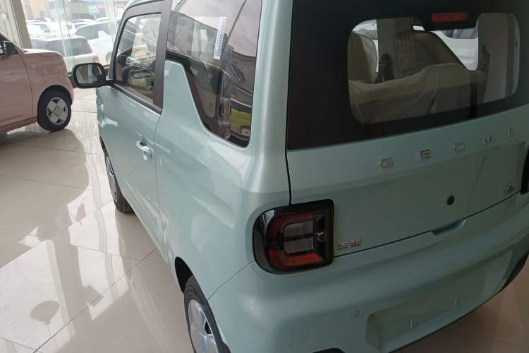 Used Geely Galaxy Panda 2024 Panda Mini 200km Endurance Bear
