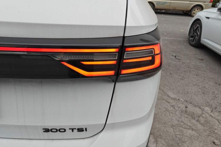 Used Volkswagen Tharu 2023 300TSI Two-Wheel-Drive Moon Luxury Edition