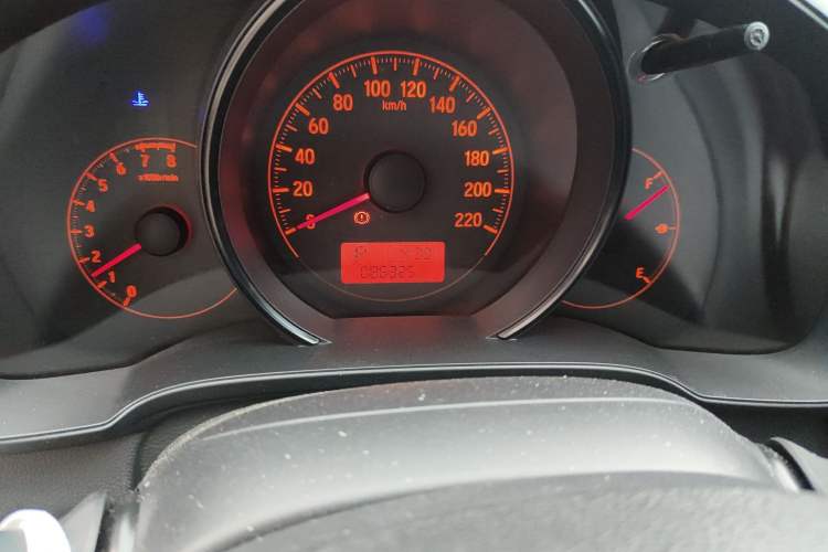 Used Honda Fit 2014 1.5L LX CVT Comfort Model Odometer Close Up