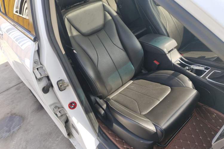 Used Geely Auto Emgrand 2017 Sedan Million Edition 1.5L CVT Upward Connectivity Version