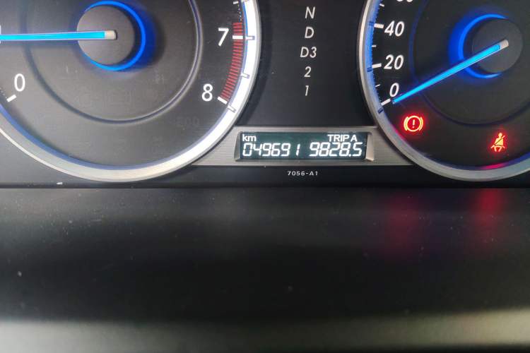 Used Honda Crosstour 2014 2.4L Luxury Edition Odometer Close Up