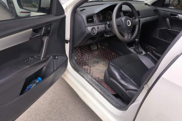 Used Volkswagen Lavida 2013 Revised Classic 1.6L Automatic Fashion Edition
