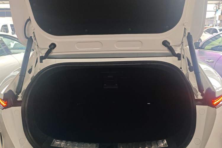 Used Avatr 11 2023 HarmonyOS Version Smart Enjoyment Upgrade Model 90-Degree Rear-Wheel Drive Edition