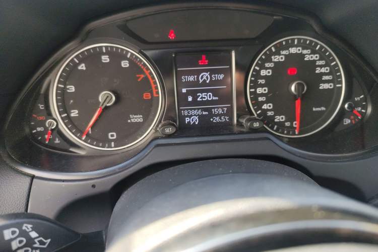 Used Audi Q5 2016 40 TFSI Technology Edition Odometer Close Up