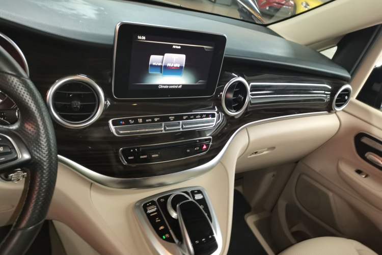 Used Mercedes-Benz V-Class 2018 V 260 Avantgarde Edition China VI