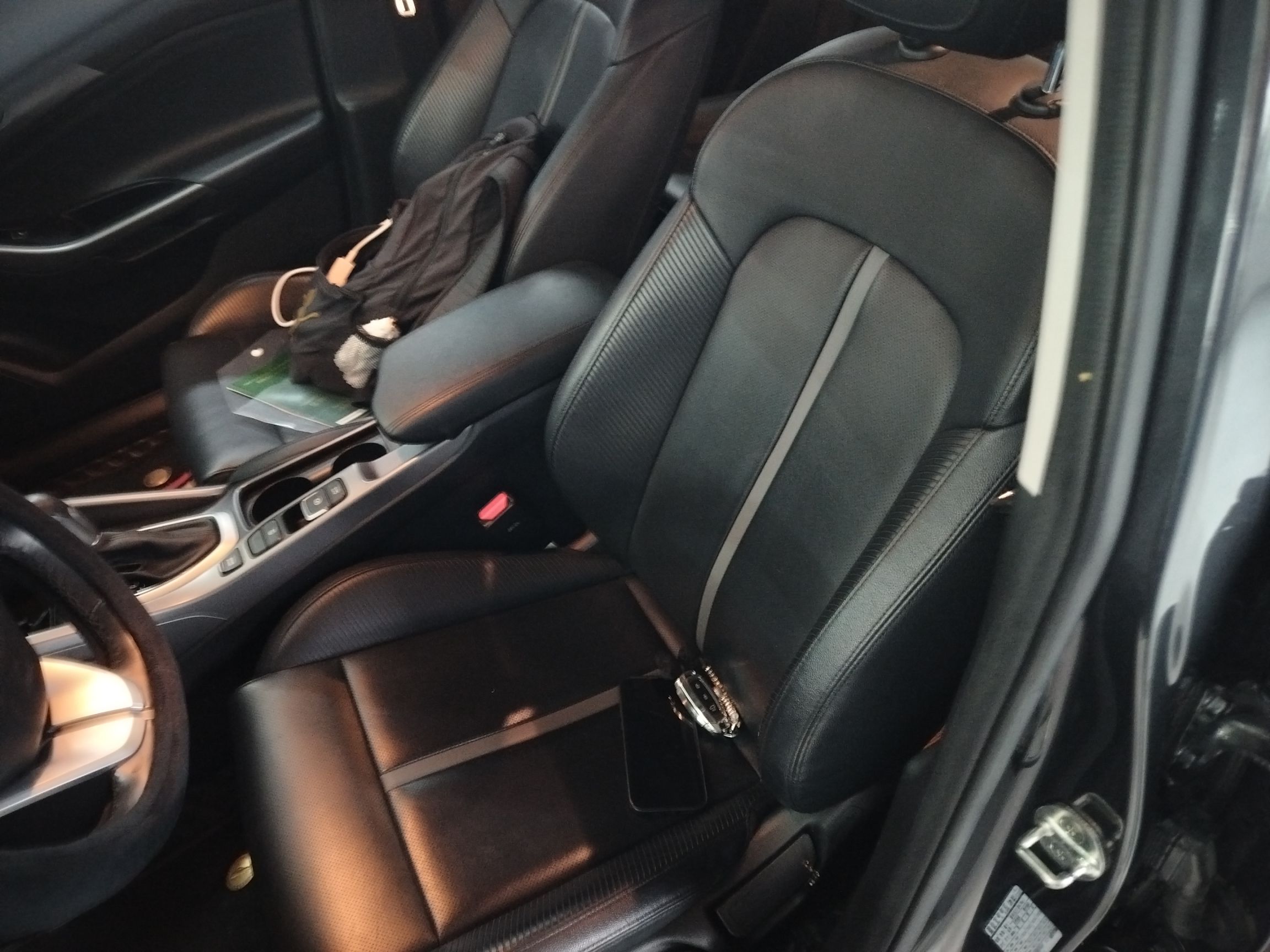 Переднее сиденье в автомобиле