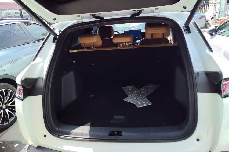 Used BYD Song L DM-i 2025 Intelligent Driving Version 160 km Beyond-Range Type
