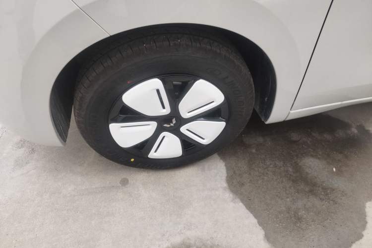 Used Wuling Hongguang MINIEV 2025 Four-Door Version Advanced Edition Exterior 4