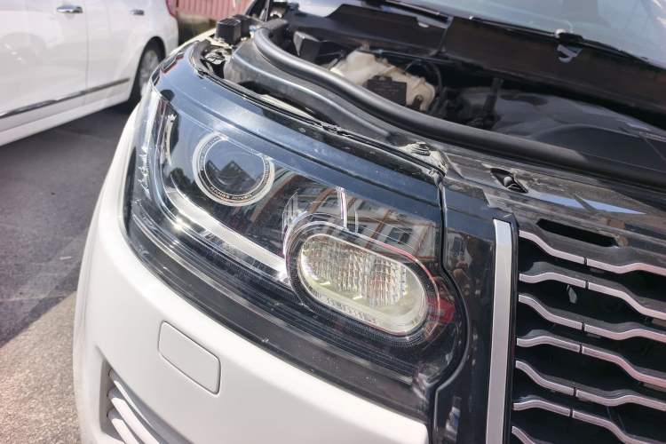 Used Land Rover Range 2014 3.0 TDV6 Vogue Right Front Headlight