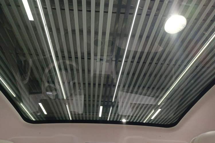 Used Hima Luxeed R7 2024 All-Electric 802 km Max
