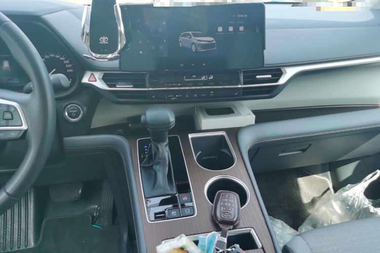 Used Toyota SIENNA 2026 Model 2.5L Dual-Engine Two-Wheel-Drive Comfort Edition Audio And AC Panel