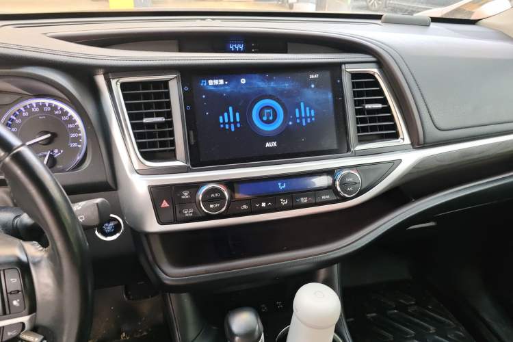 Used Toyota Highlander 2018 2.0T Four-Wheel Drive Supreme Edition 7-Seater China VI Audio And AC Panel