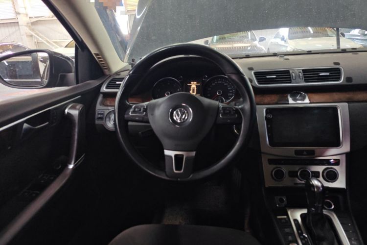 Used Volkswagen Magotan 2012 Travel Edition 2.0 TSI Comfort Version Steering Wheel