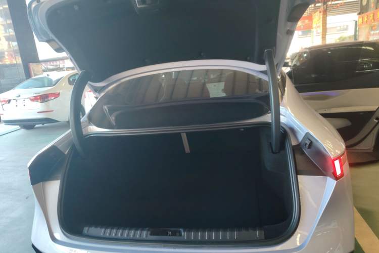 Used Lynk & Co 07 2024 EM-P 126 Long-Range Halo