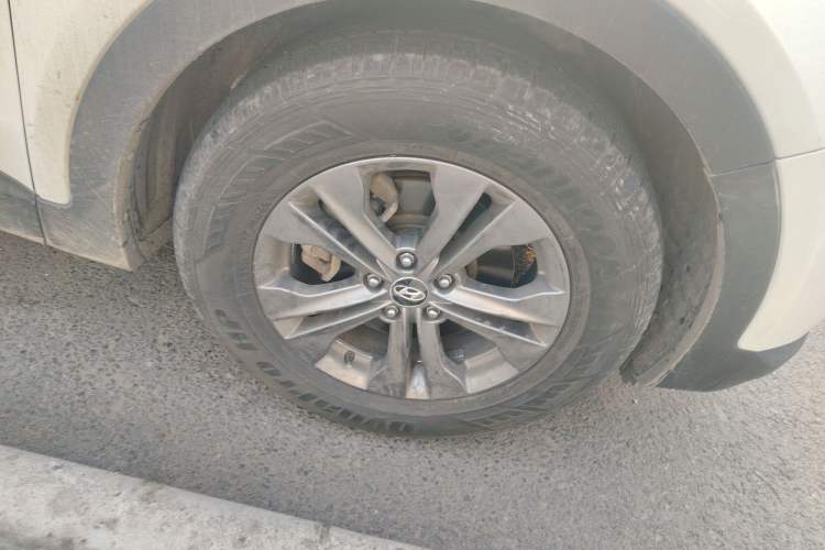 Used Hyundai Santa Fe 2013 2.4L Automatic 4x4 Smart Version
