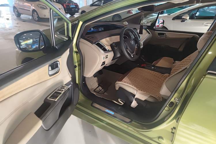 Used Honda Jade 2013 1.8L automatic Comfort version 5 seats Driver Seat